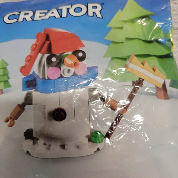 LEGO CREATOR: Santa's Sleigh Ride (30670) and Snowman (60345) - Picture 6 of 8